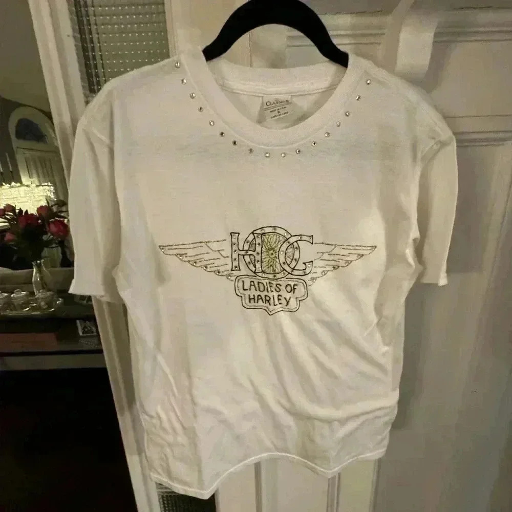 Harley Davidson women’s white tee shirt with embellished logo and collar size S